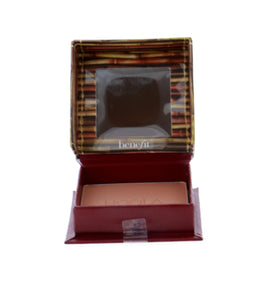 Benefit Hoola lifestyle portrait on model delivering natural sun-kissed dimension
