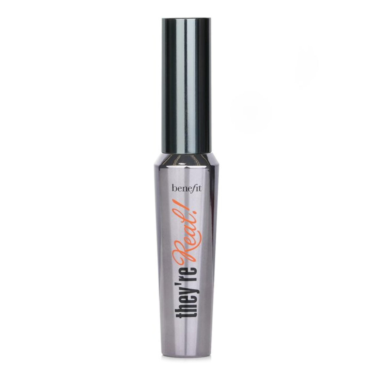 Benefit mascara applied in lifestyle setting highlighting long-lasting definition