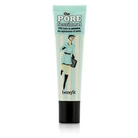 Benefit product applied on cheek demonstrating pore-blurring benefit visibly