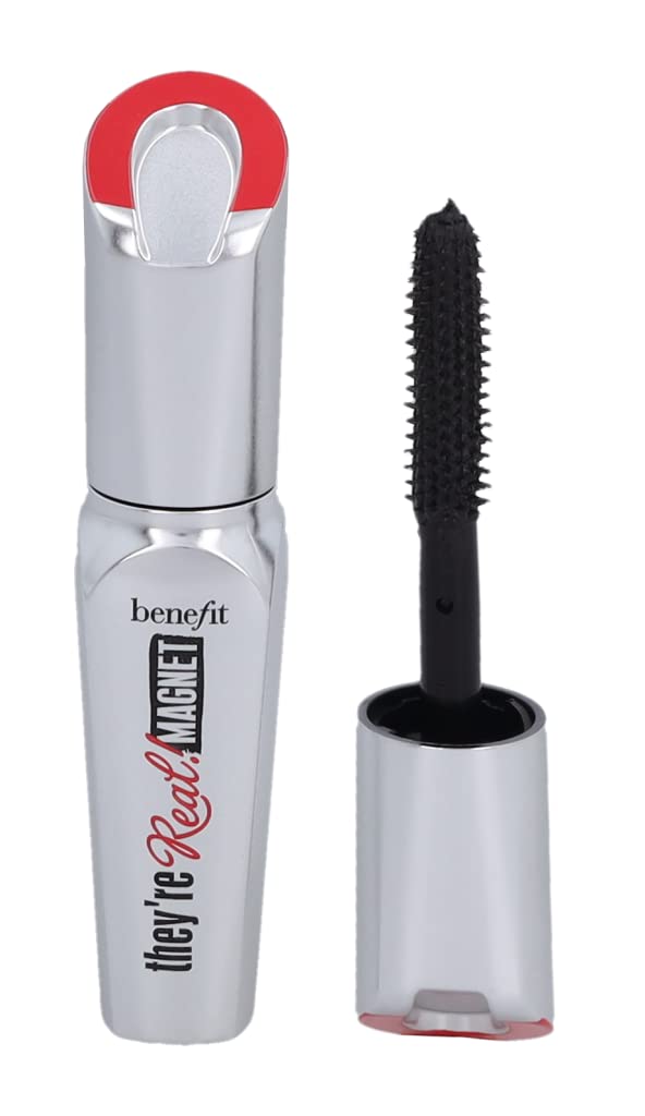 Benefit close-up of extender brush ZigZag bristles and magnetized core, designed for precise separation