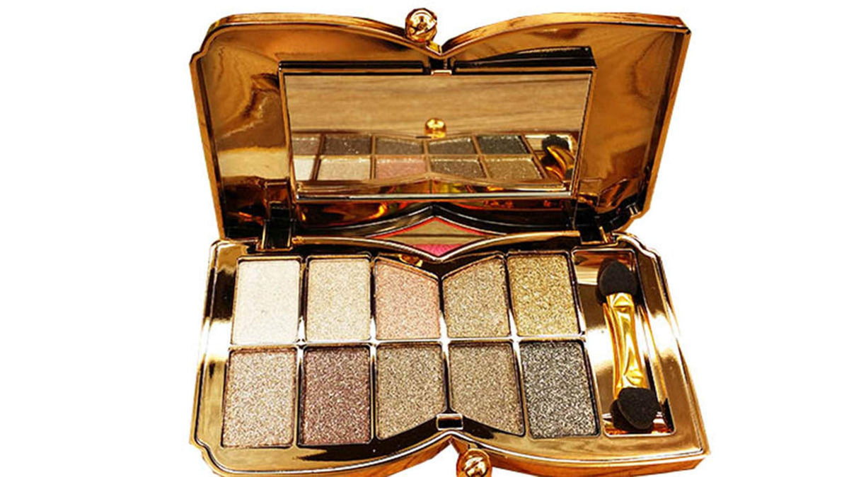 Bernecy palette front packaging showing compact design and color range benefit