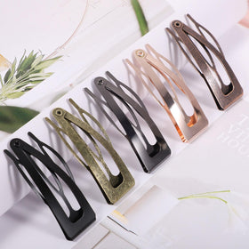 BESARME clips holding hair in a half-up style for tidy, comfortable wear