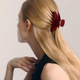Bgffuy clip holding thick hair demonstrating strong, no-slip hold
