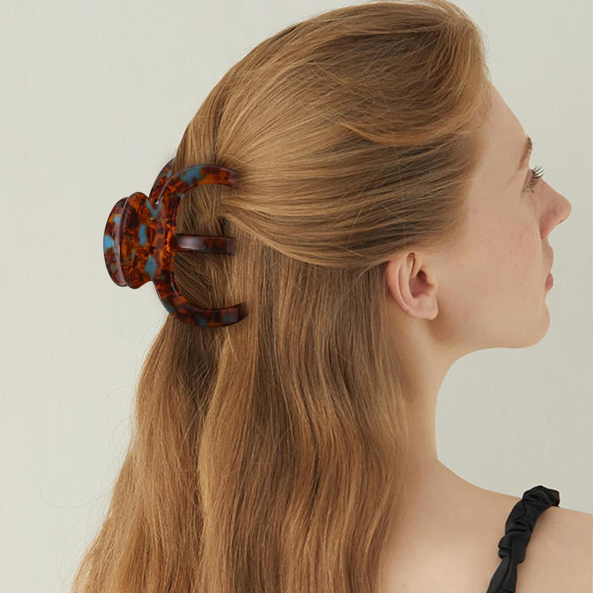 Bgffuy holding thick long hair to show scale and firm, comfortable grip