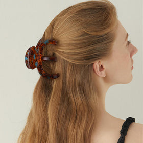 Bgffuy holding thick long hair to show scale and firm, comfortable grip