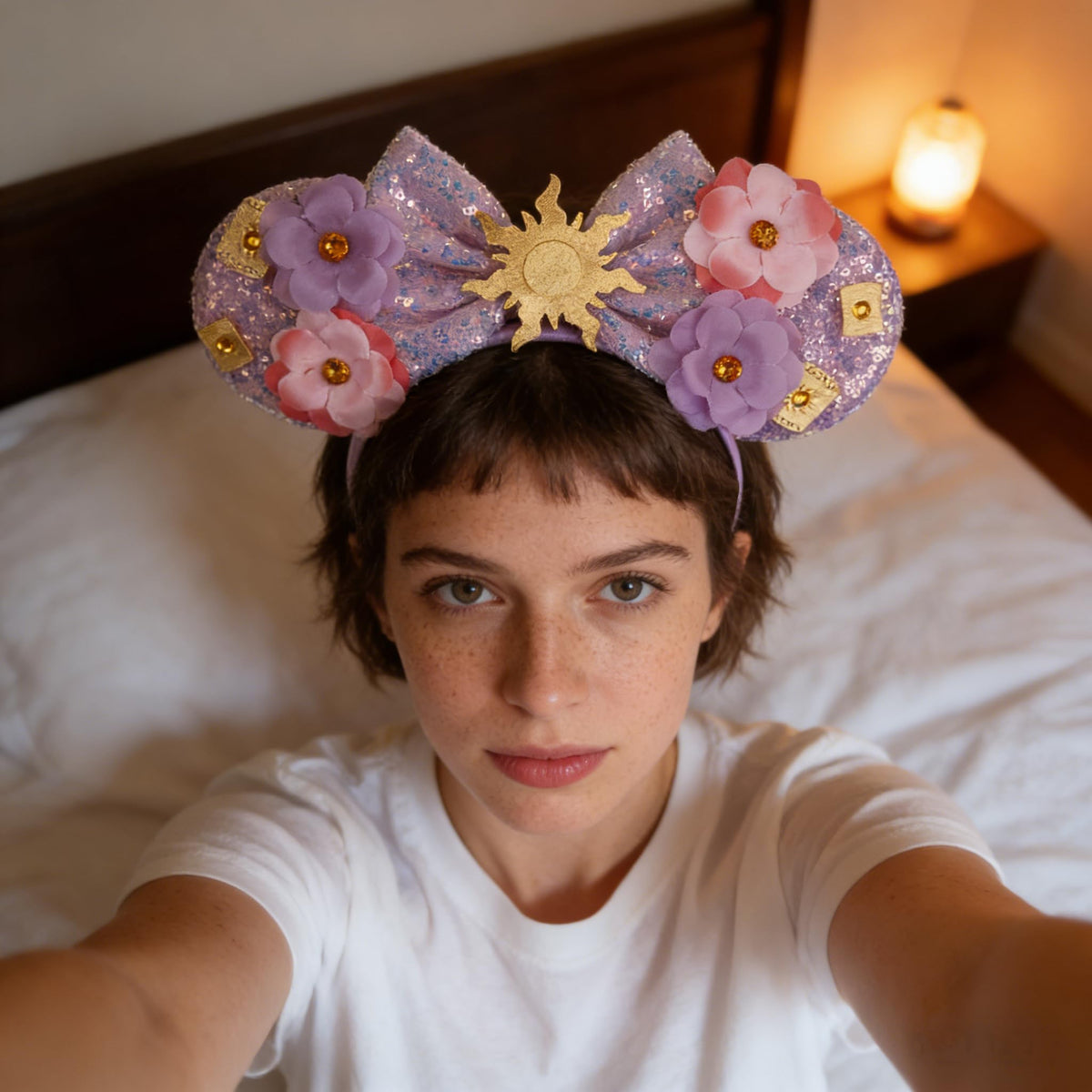 bianbaistar headband held in hand for size comparison, illustrating lightweight portability