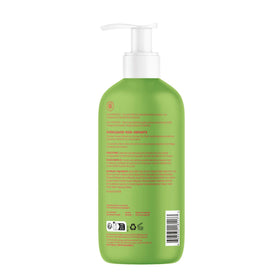 BIO SPECTRA ATTITUDE parent applying lotion to child demonstrating gentle, fast-absorbing hydration