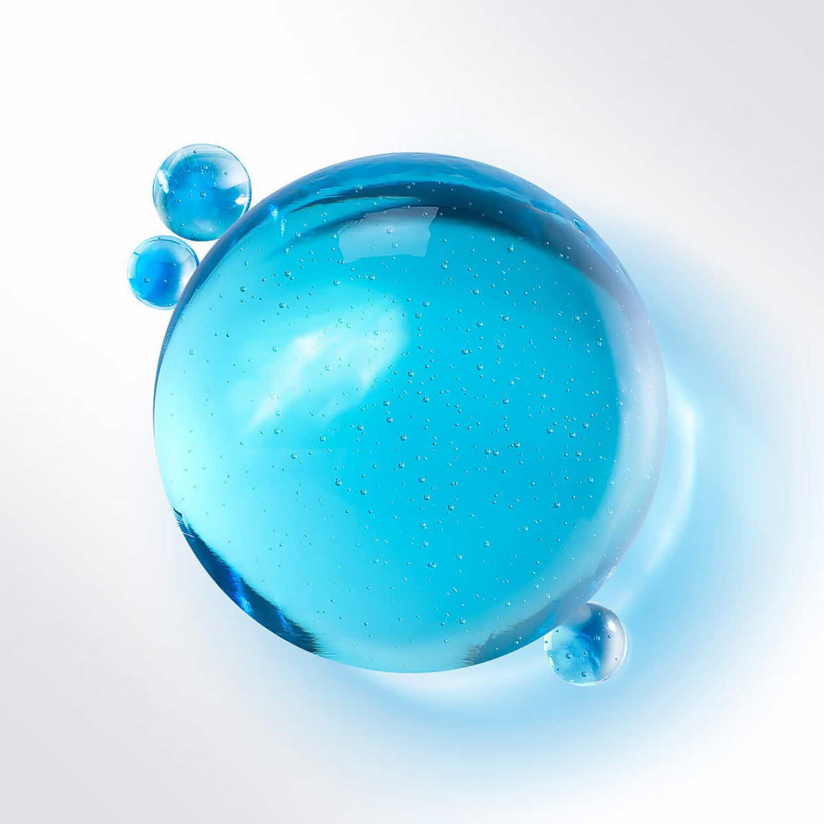 Bioderma Atoderm pump and cap detail highlighting easy dispensing benefit