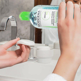 Bioderma Sébium H2O in use on cotton pad showing efficient makeup removal