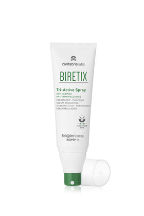 Biretix Tri-Active Spray applied to back and shoulder offering easy coverage benefit