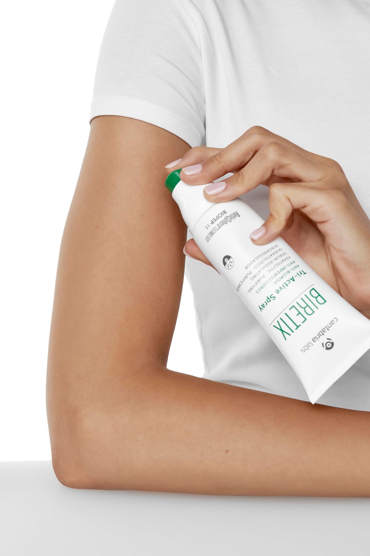 Biretix Tri-Active Spray label close-up highlighting active ingredients and clarity benefit