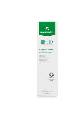 Biretix Tri-Active Spray fine mist texture demonstrating quick absorption benefit