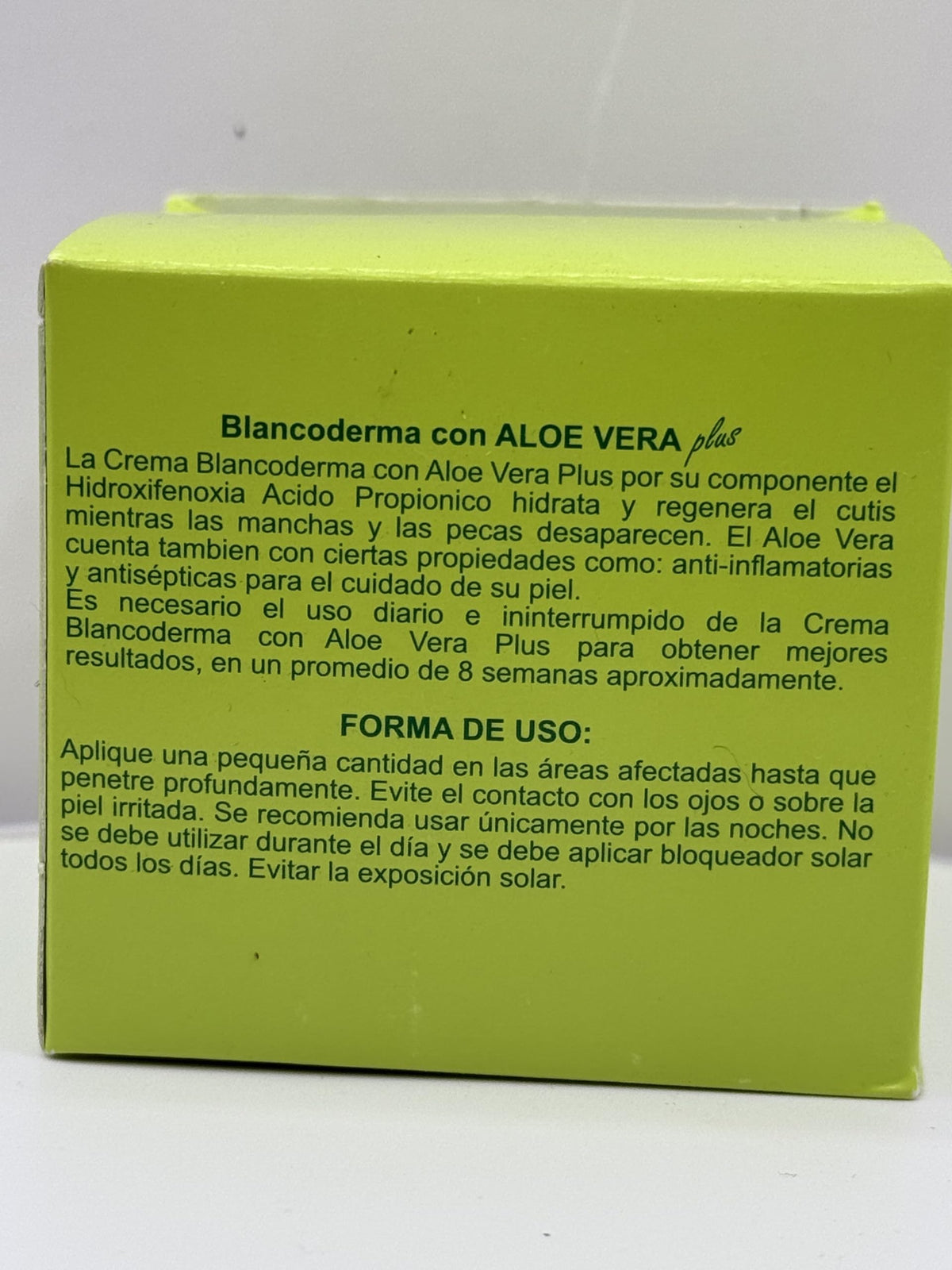 Blancoderma cream texture closeup highlights smooth hydration