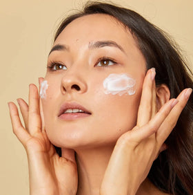 Blume cream texture close-up illustrating hydrating, non-foaming feel