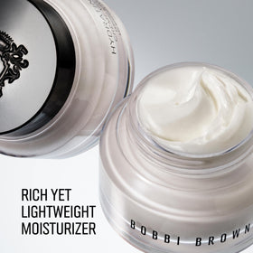 Bobbi Brown cream texture close-up highlighting lightweight, non-greasy feel for smooth makeup