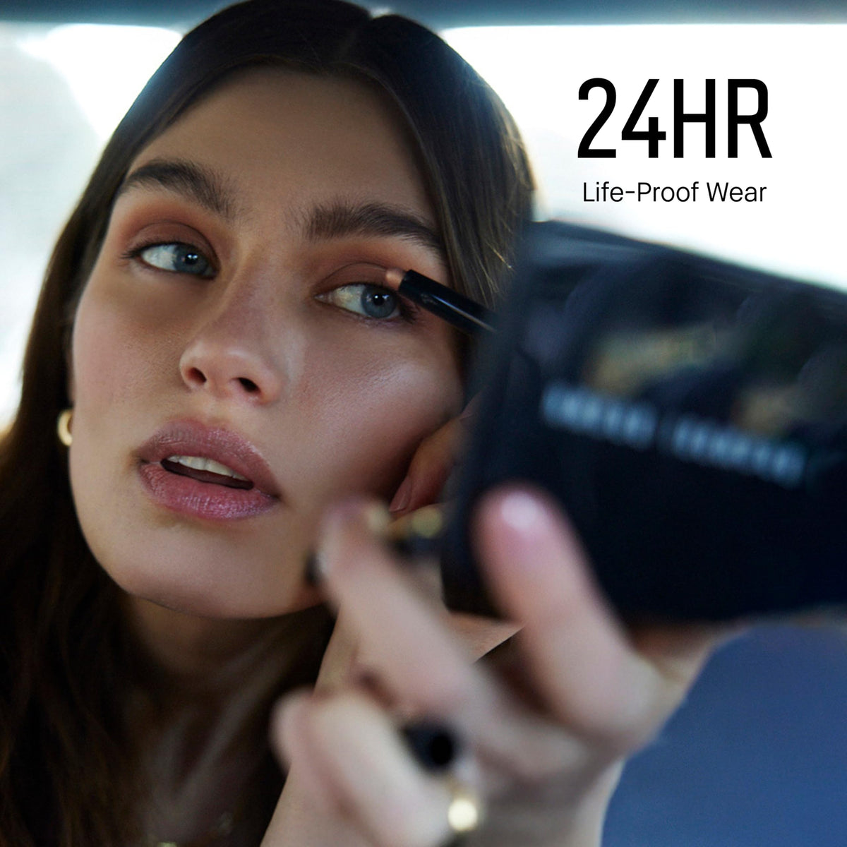 Bobbi Brown Mulberry applied on lid demonstrating blendable, long-wear color