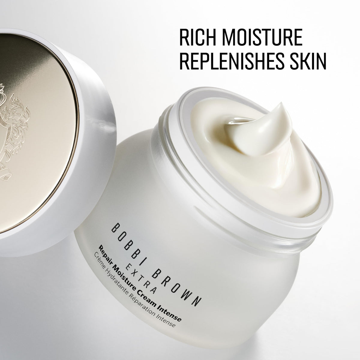 Bobbi Brown refill pod removed highlighting sustainability advantage
