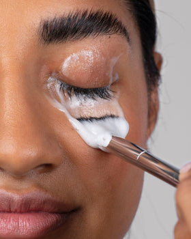 Borboleta lash cleanse in use demonstrating gentle removal of makeup