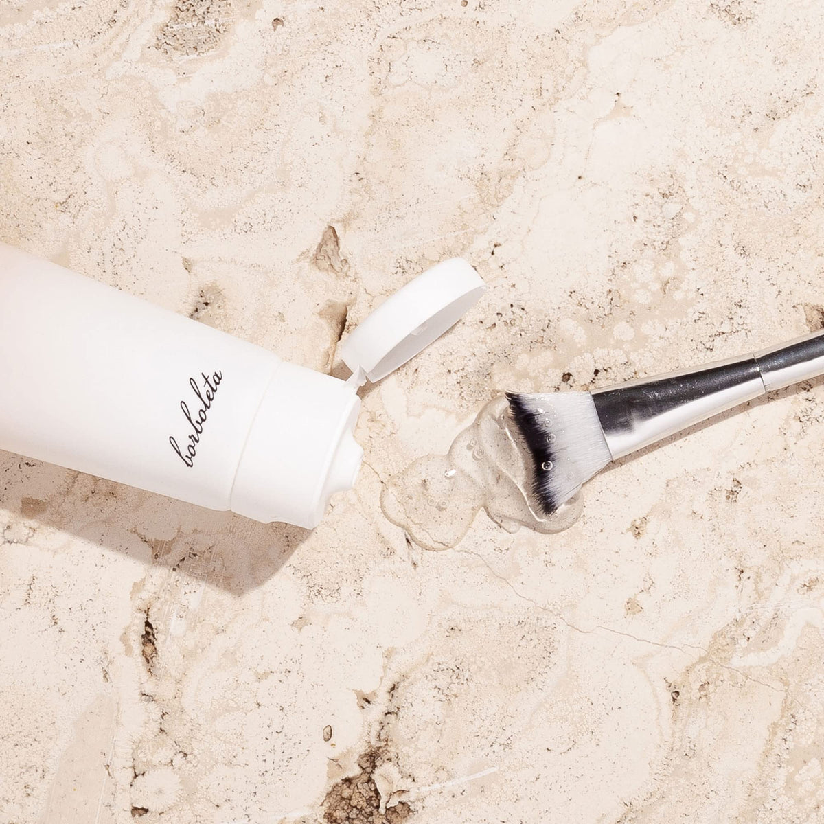 Borboleta lash cleanse in use demonstrating gentle application and extension care