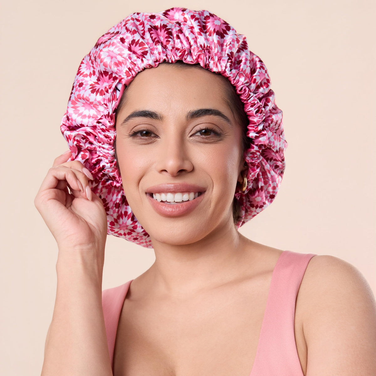 Bounce Curl bonnet adjustable band detail for custom comfortable fit benefit
