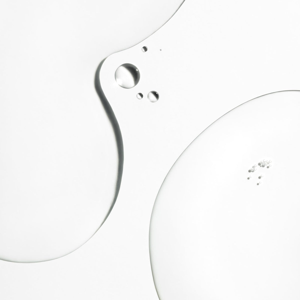 Briogeo dropper close-up dispensing oil for precise, non-greasy application