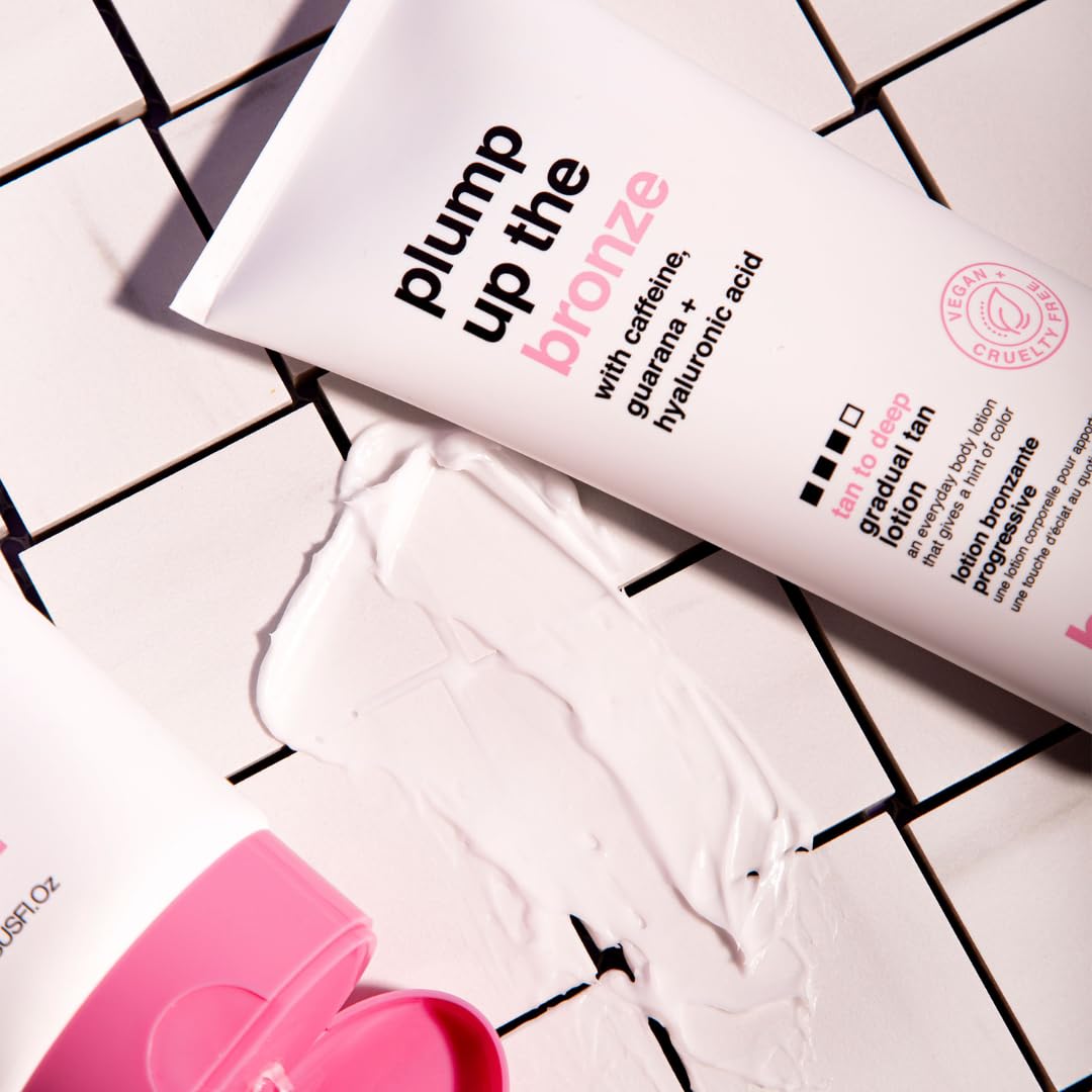 B.TAN in beach bag lifestyle shot for ready-to-go bronzing