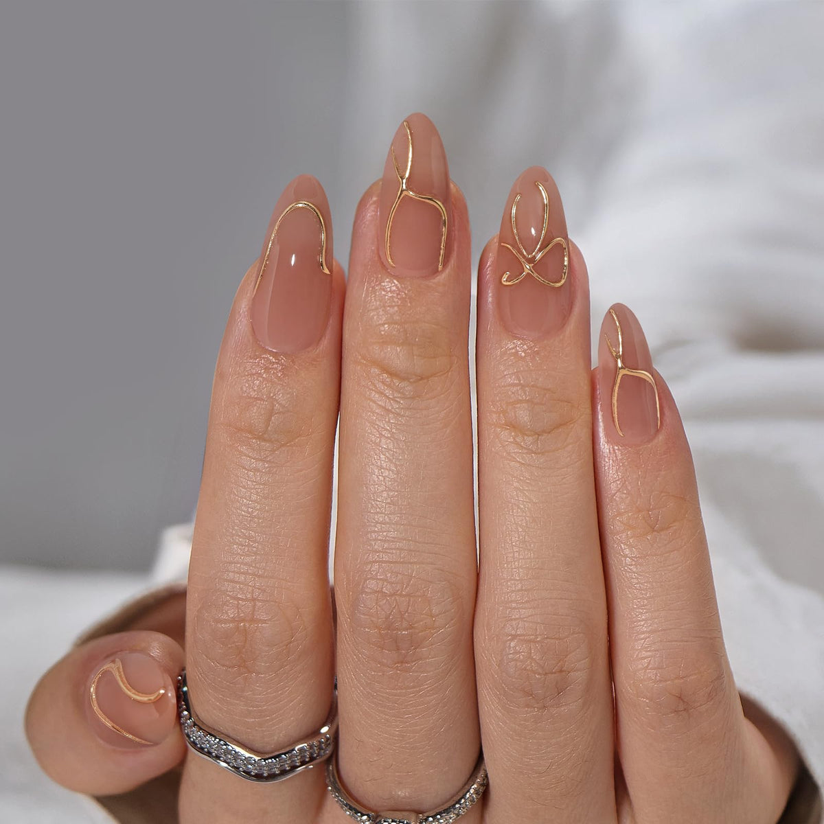 BTArtbox sizing tray with 15 sizes displayed for customized fit on every finger