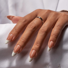BTArtbox close-up of gel polish shine highlighting salon-like finish