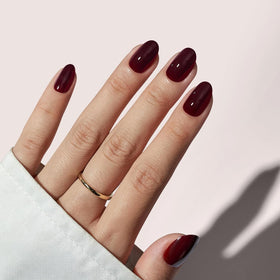 BTArtbox front packaging showing short dark red nails and kit benefits