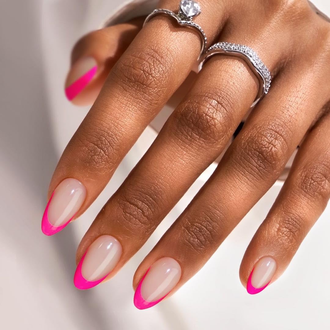 BTArtbox front packaging showing hot pink almond nails for easy salon look