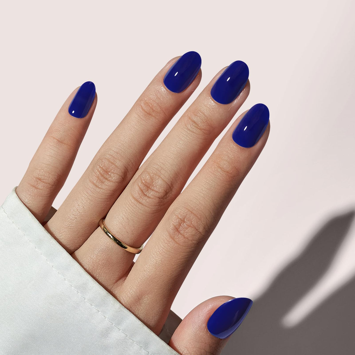 BTArtbox front packaging showing navy blue short oval nails and kit benefits