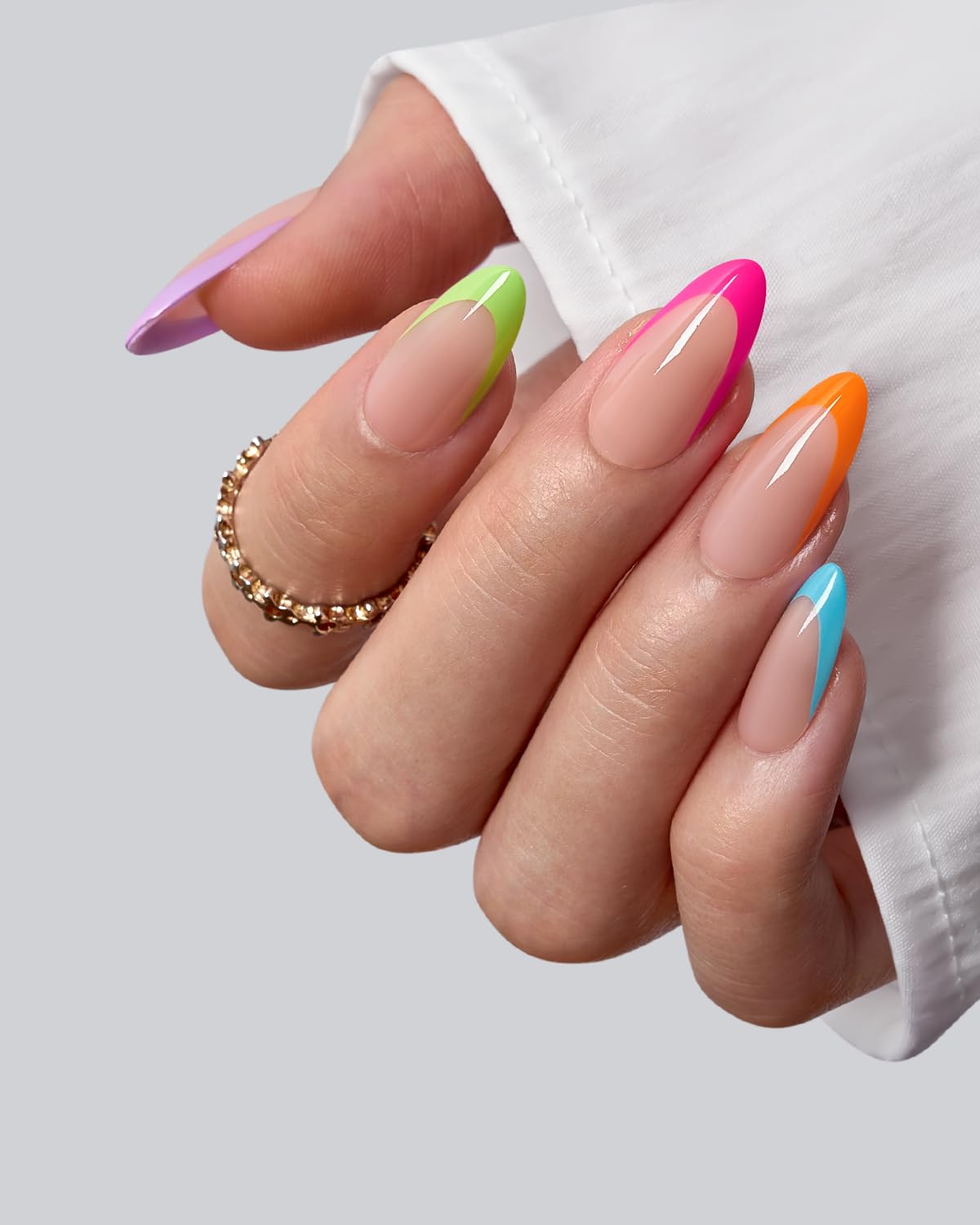 BTArtboxnails close-up of medium almond tip profile demonstrating smooth tapered edges