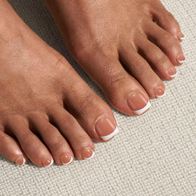 BTARTBOXNAILS size chart display with six sizes for perfect toenail match