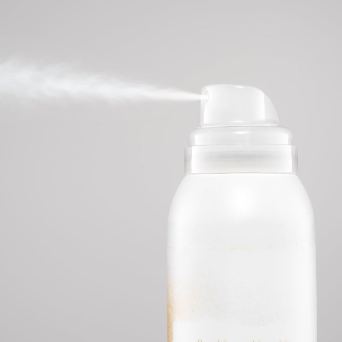 Bumble and bumble powder texture close-up demonstrating oil absorption benefit