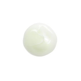 Bumble and bumble in-hands application photo demonstrating easy spreading and control