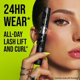 Buxom wand applying product to lashes for even fiber distribution and length