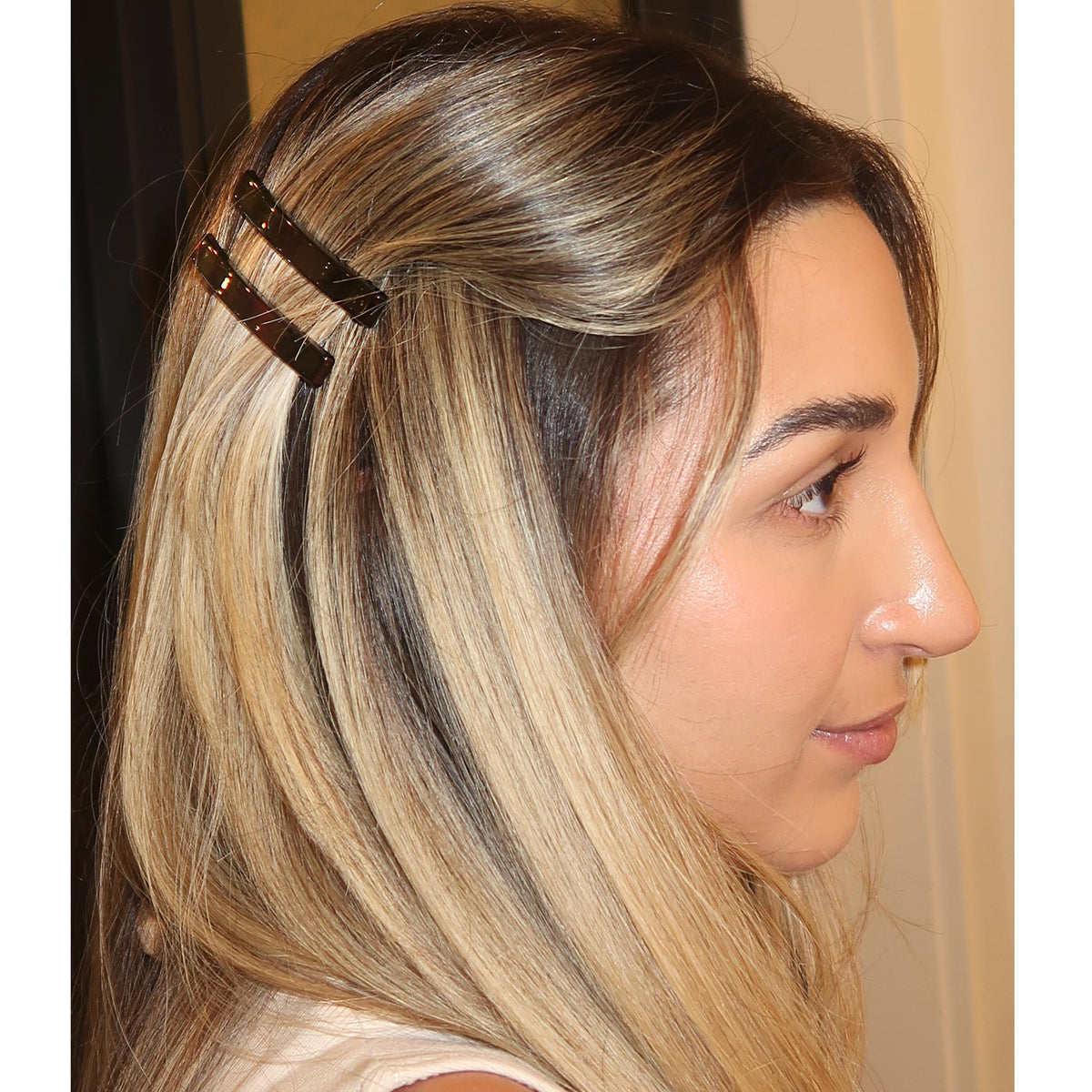Camila Paris close-up of rubberized metal clasp highlights strong non-slip grip