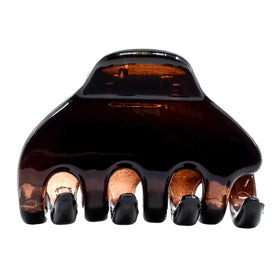 Camila Paris close-up of clip teeth for secure no-slip grip