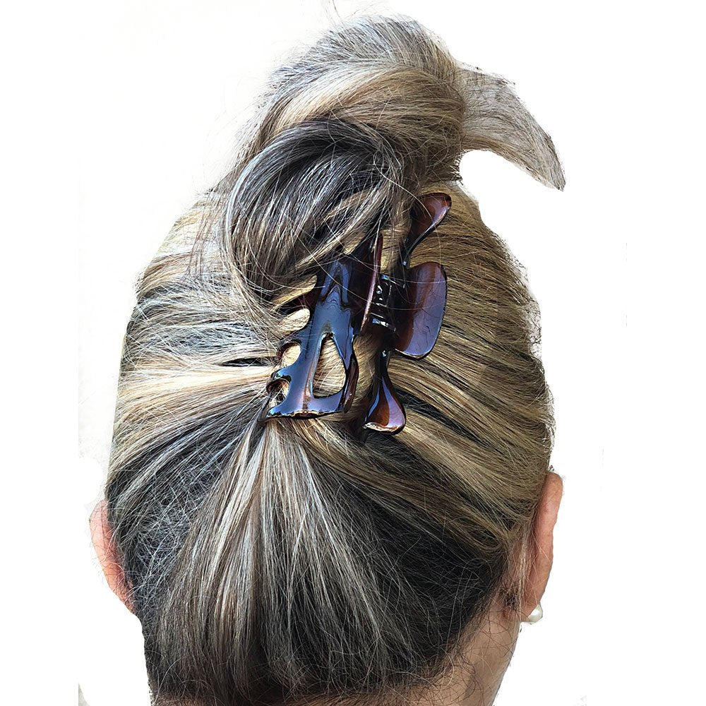Camila Paris side profile highlighting the strong metal spring for firm grip