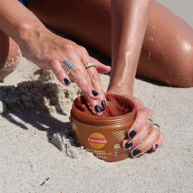 Carroten in a beach setting demonstrating travel-ready use