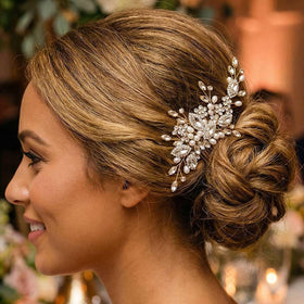 CASDRE lifestyle bridal image showing comb accenting veil and enhancing photos