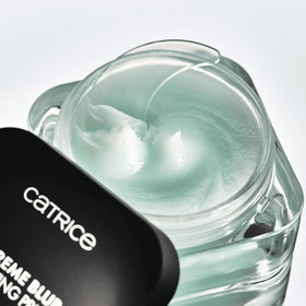Catrice icy blue gel texture close-up illustrating cooling sensation