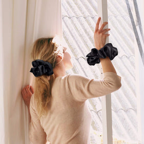CEELGON scrunchie styled in a ponytail demonstrating secure comfortable hold