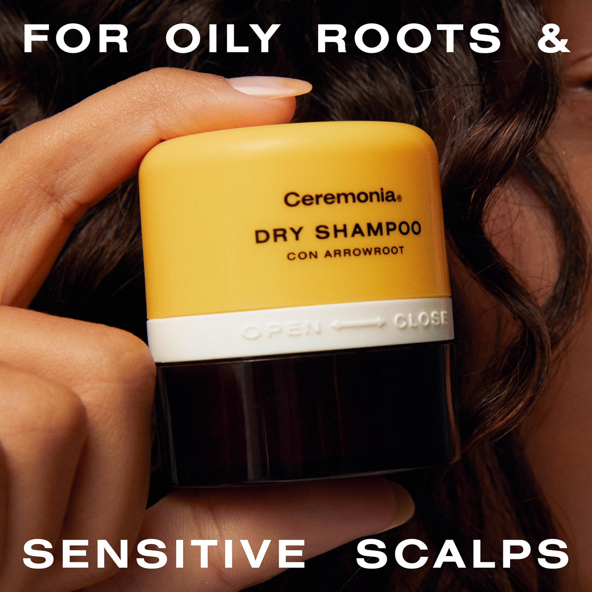 Ceremonia powder texture close-up highlighting arrowroot and matte oil absorption