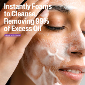 Cetaphil close-up label highlighting zinc technology, emphasizes oil-reducing benefit