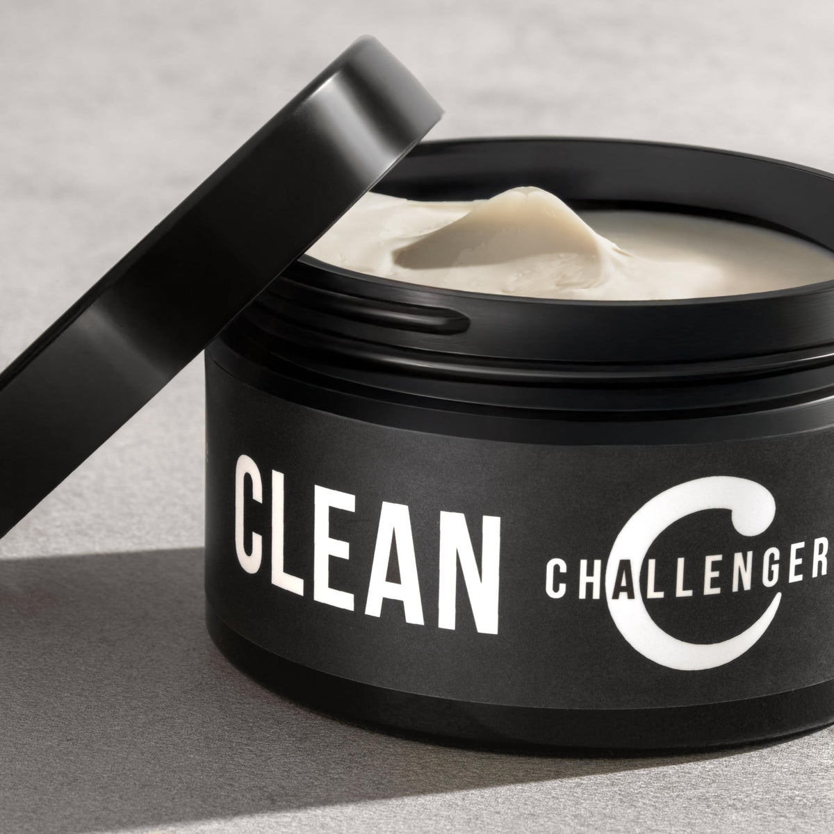 Challenger label ingredients closeup highlighting non-comedogenic benefits