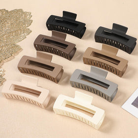 CHANDAT clip securing a high bun for comfortable all-day wear