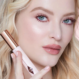 Charlotte Tilbury brush bristles detail illustrating separation and clump-free coating
