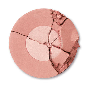 Charlotte Tilbury pan close-up revealing two-tone blush texture and pearlescent finish