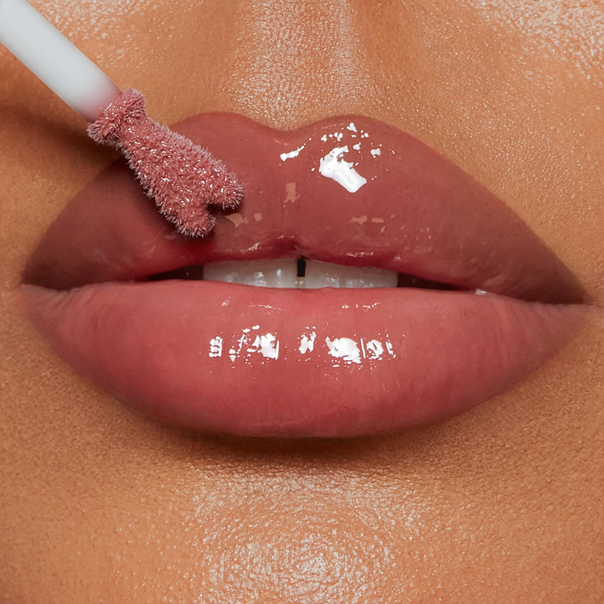 Charlotte Tilbury gloss on lips close-up demonstrating fuller-looking shine